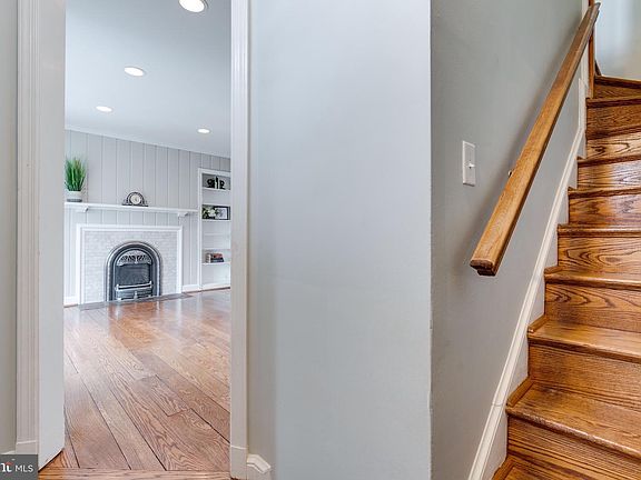4th image of 414 Jefferson St