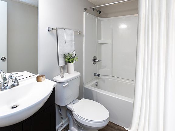 5th image of 2915 Williamsburg Ln #100-B