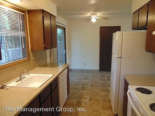 3rd image of 305 SE 157th Ave
