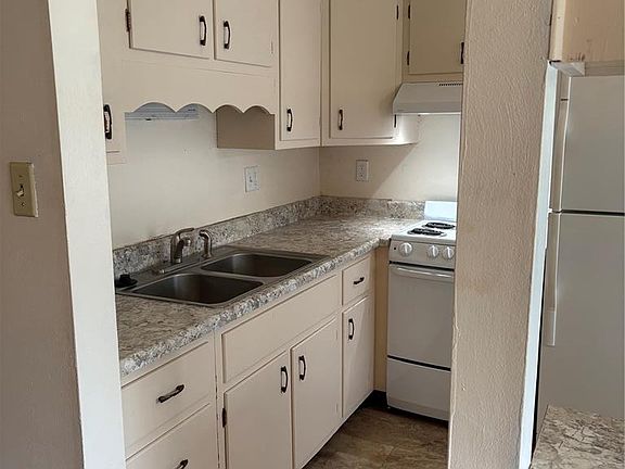 4th image of 7723 Hazelcrest Dr APT H