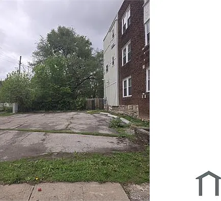 2505 E 28th St — Photo 8
