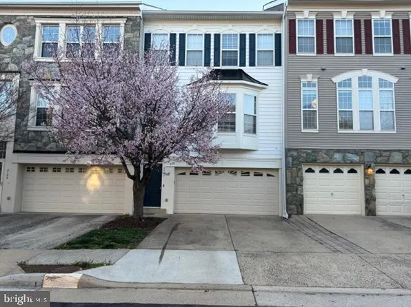 2104 Capstone Cir, Herndon, VA 20170