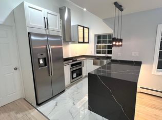 250 Lake Dr, Copiague, NY 11726