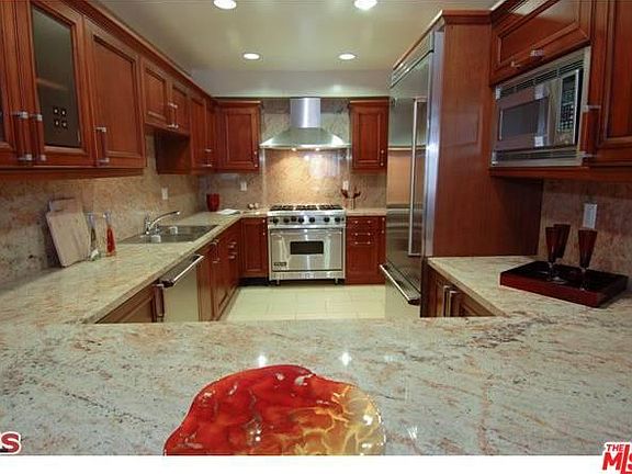 3rd image of 11911 Mayfield Ave #M306