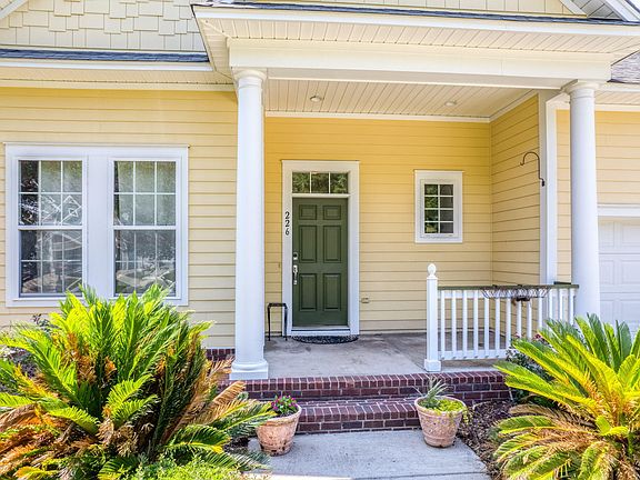 4th image of 226 Carolinian Dr