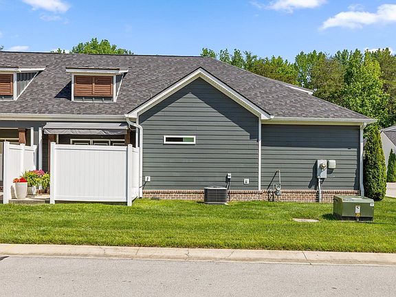 4th image of 3352 Stone Creek Dr