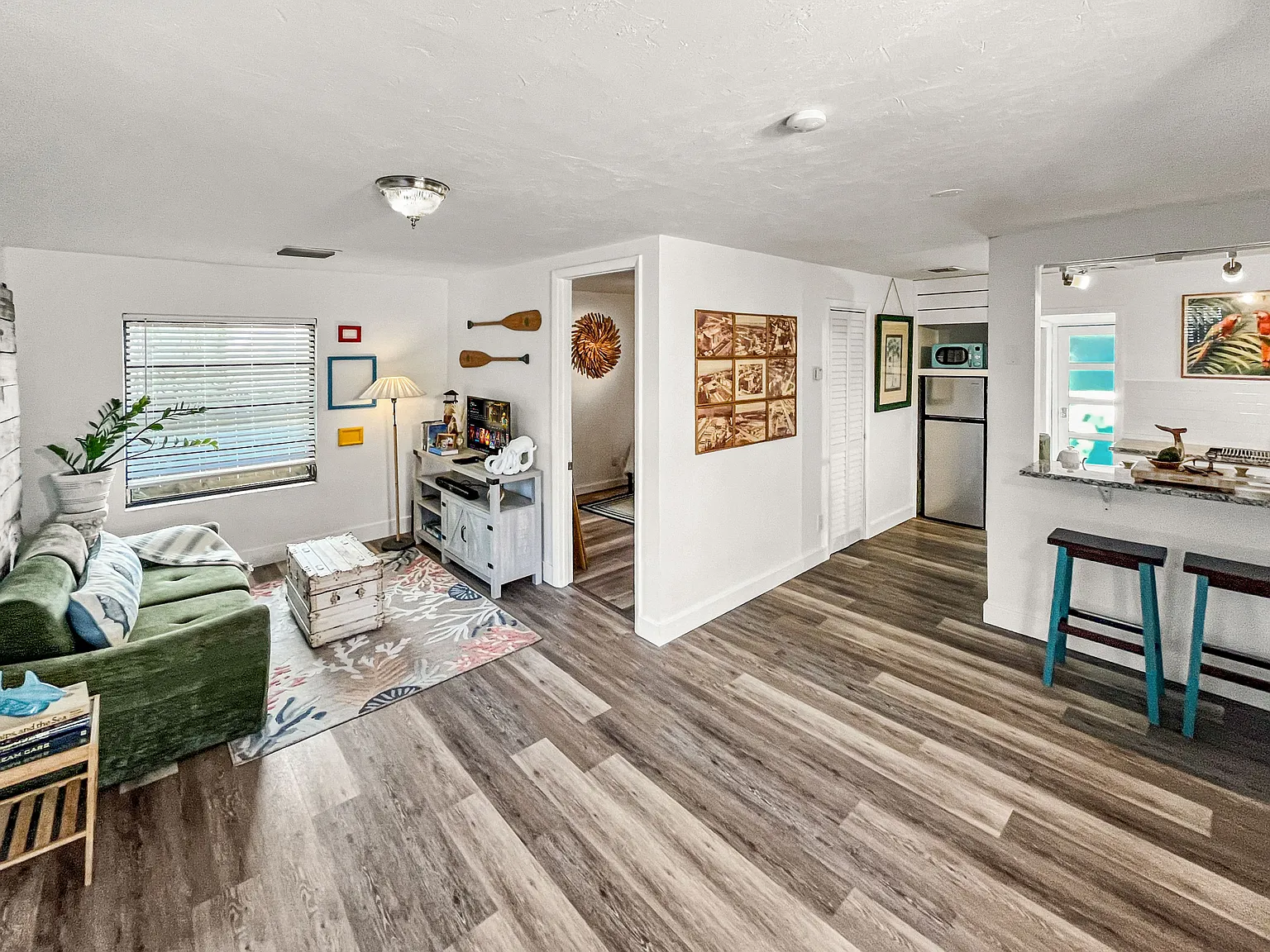 2 bed, 900 sqft, $3,200 — Photo 1