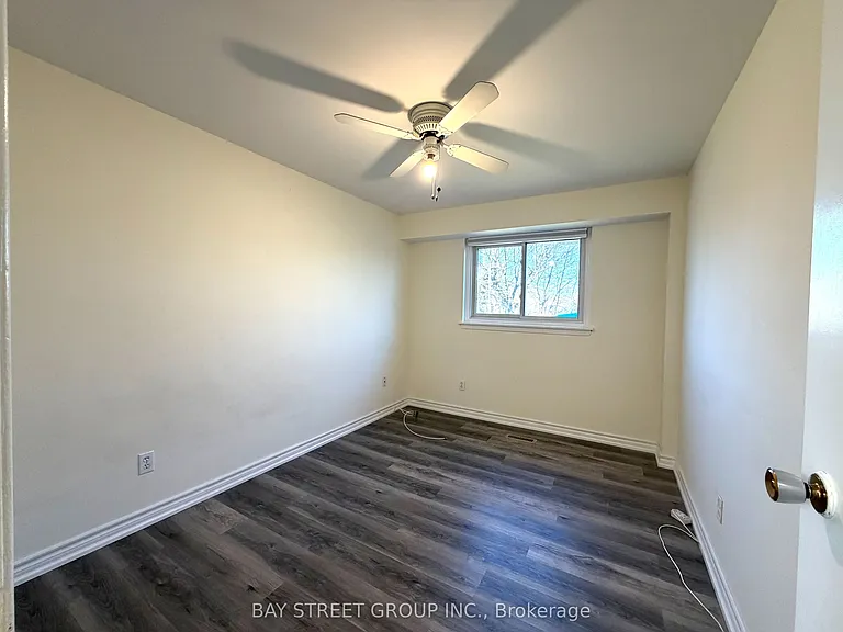 445 Harcourt Dr — Photo 4