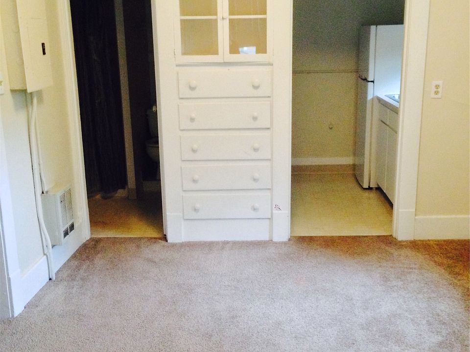2nd image of 610 Commercial St NE APT 9