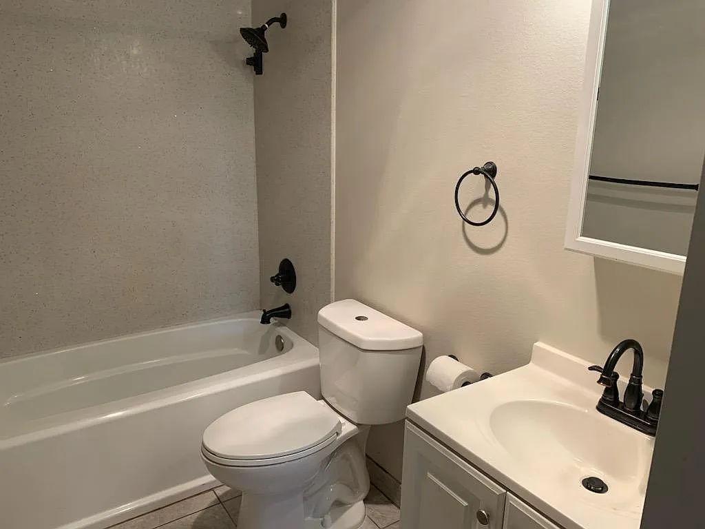 Rosewood Commons — Photo 4