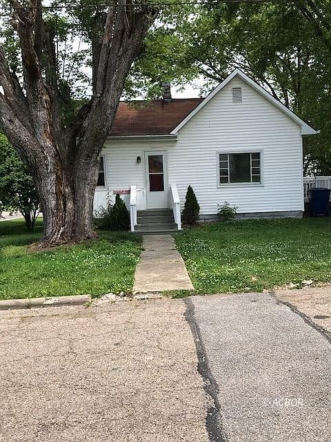1st image of 421 W C St