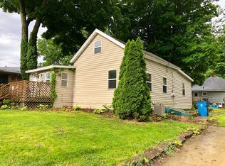 313 Short St, Buchanan, MI 49107