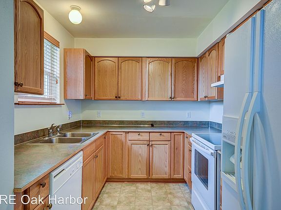 3rd image of 1268 Russell Dr