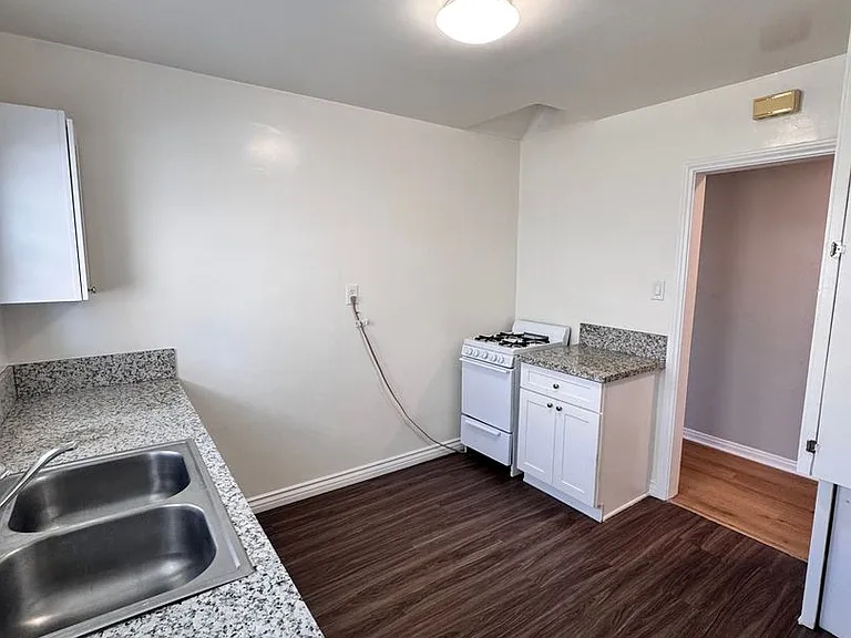 739 E. Willow — Photo 8