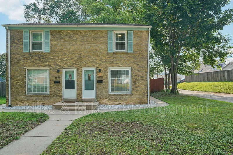 2 bed, 1.0 bath, 1000 sqft, $1,695 — Photo 2