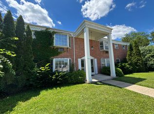 435 Burlington Ave APT 4, Downers Grove, IL 60515