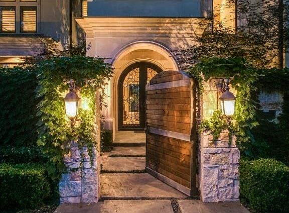 3rd image of 6009 Royal Crest Dr