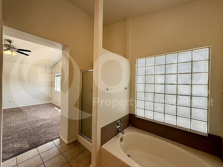 6321 E Roland St — Photo 17