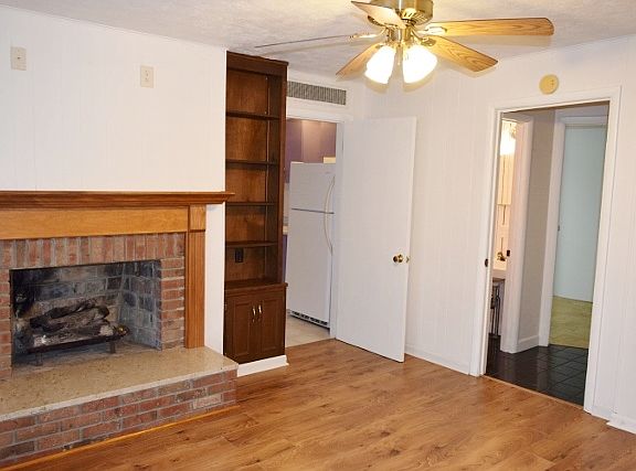 4th image of 801 Elm Dr
