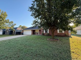 20734 Hillcrest Dr, Springdale, AR 72764