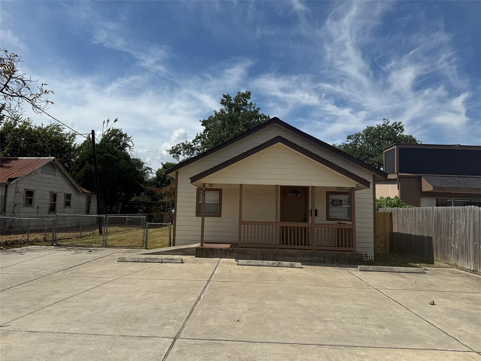 2 bed, 1.0 bath, 1044 sqft, $1,500 — Photo 2
