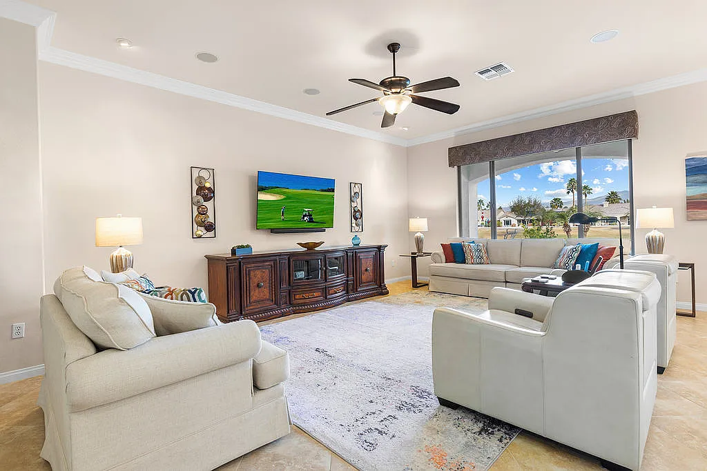 3 bed, 2376 sqft, $4,000 — Photo 3