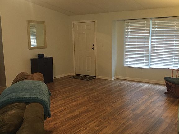 3rd image of 672 E Duckpond Dr