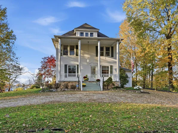 68768 1st St, Edwardsburg, MI 49112