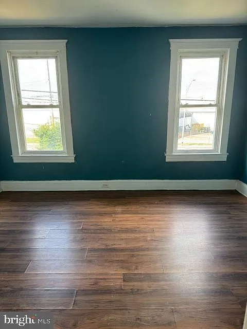 3 bed, 1.5 bath, 930 sqft, $1,650 — Photo 2