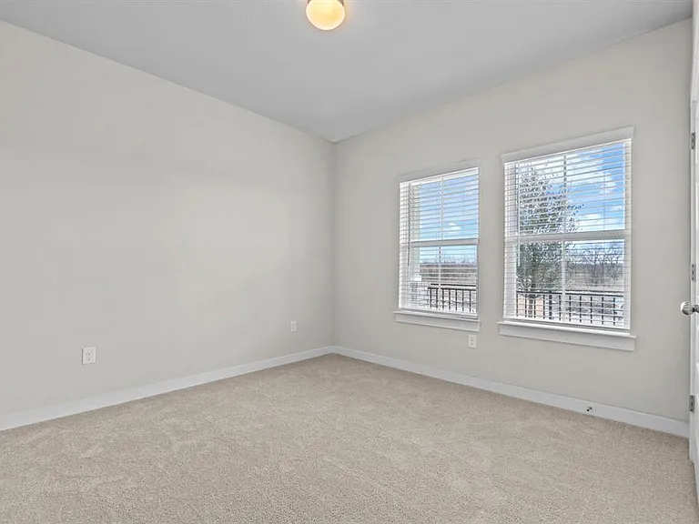 228 Appleberry Ln — Photo 8