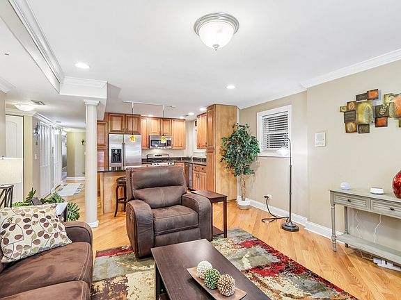 5th image of 5859 N Glenwood Ave APT G
