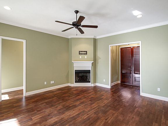 2nd image of 165 Harvey Cir