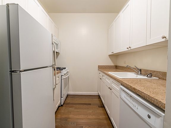 3rd image of 15 Park Row APT 19D