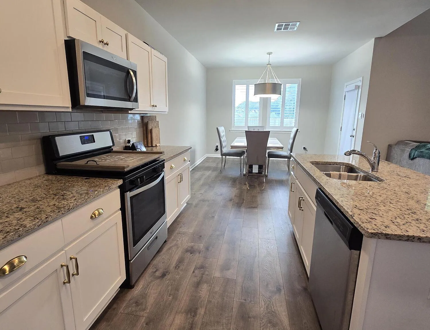 5 bed, 3175 sqft, $3,400 — Photo 3