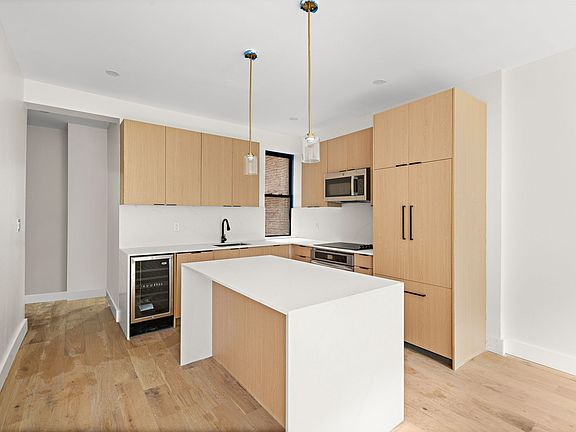 3rd image of 211 W 85th St #4F