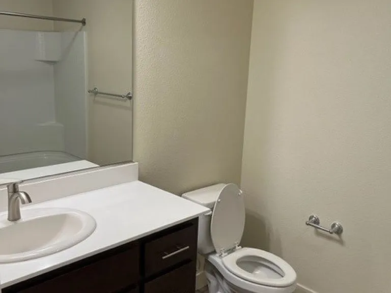 Luxe Ripon Apartments — Photo 100