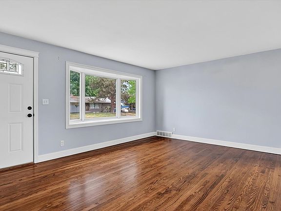 3rd image of 5707 N Ash St