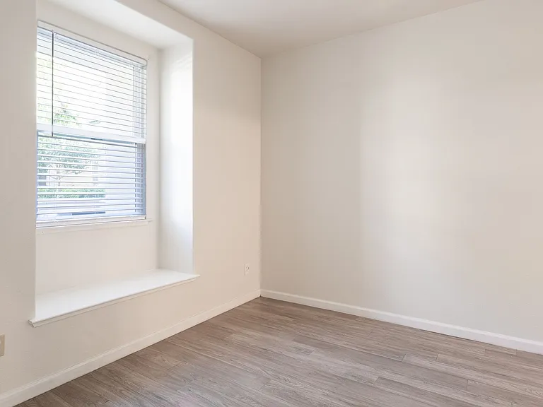 25502 Huntwood Ave — Photo 14