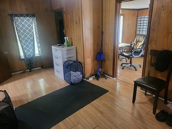 4th image of 304 Chism Ave