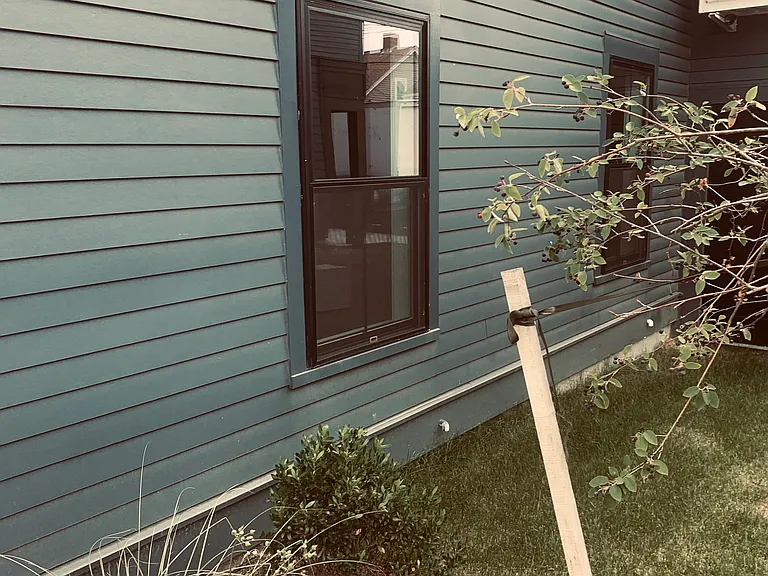 Manton Ave — Photo 1
