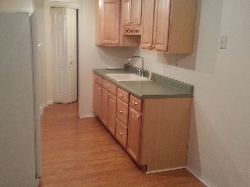 1st image of 3750 Clarendon Ave Unit 204