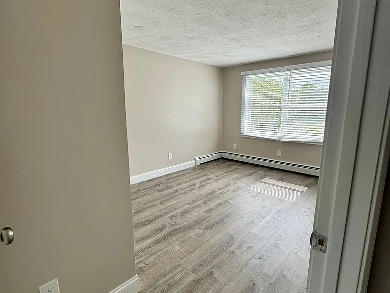 Pondsview Apartments — Photo 116