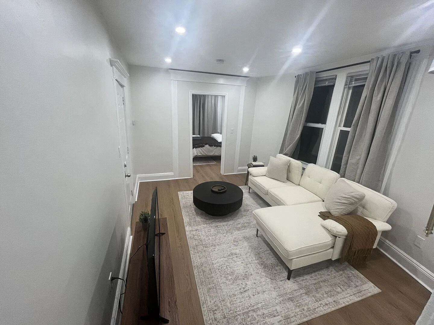 Modern Furnished 2BR + Office | Parking | NYC Access — Photo 1