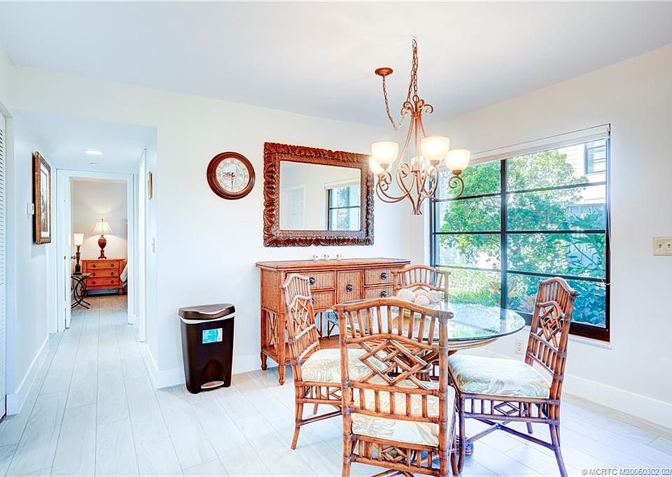 1st image of 331 NE Golfview Cir