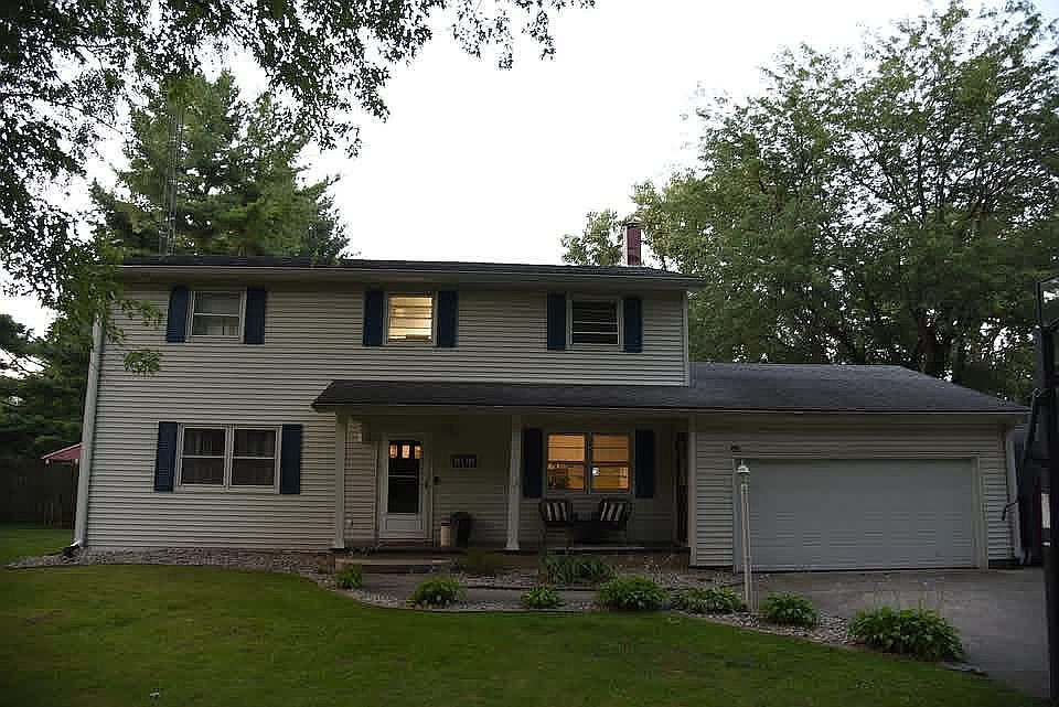 1st image of 808 W 9th St