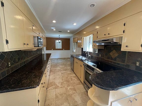 5th image of 3209 Spanish Oak Dr