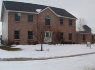 1303 Devonshire Dr S, Sycamore, IL 60178