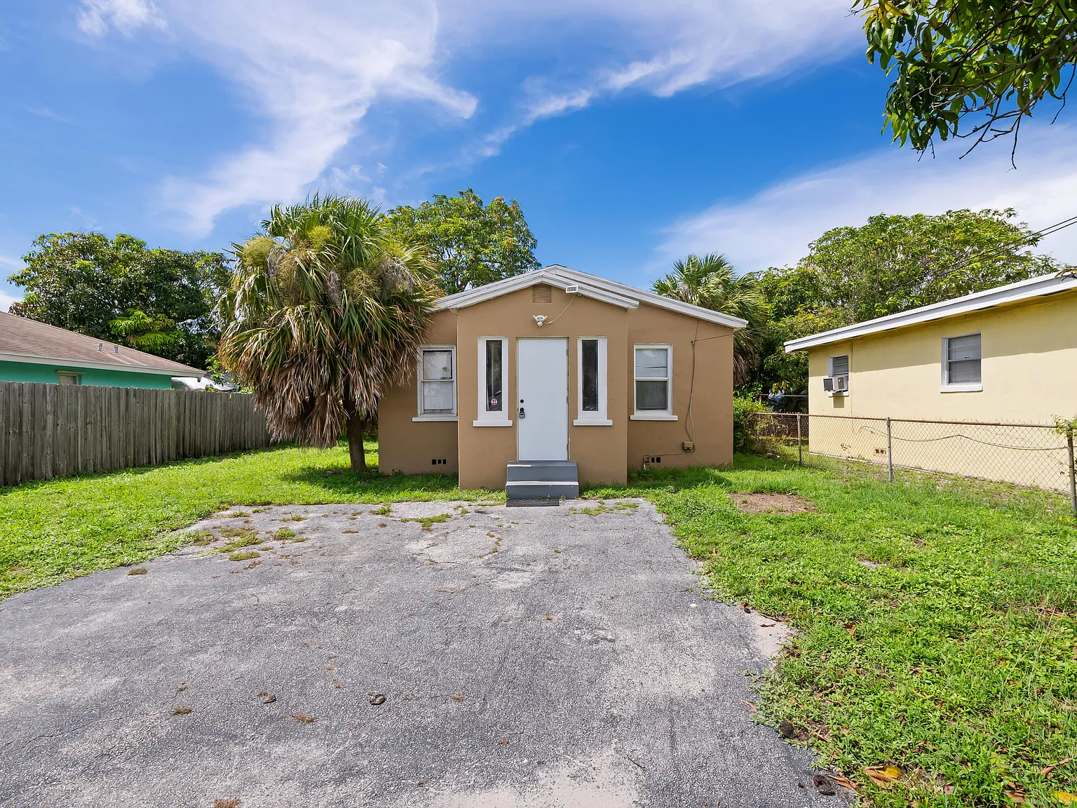 2 bed, 1.0 bath, 624 sqft, $1,200 — Photo 3