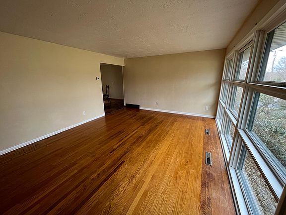 Spacious living room