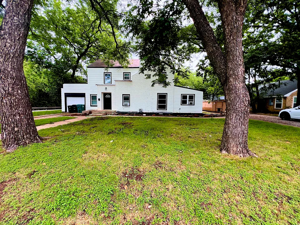 620-622 N Austin St